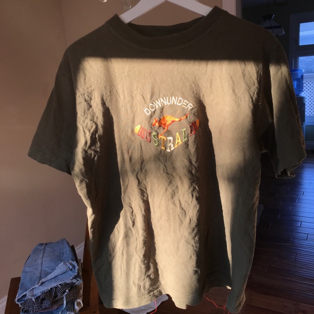 2/$20🦋AUSSIE TEE